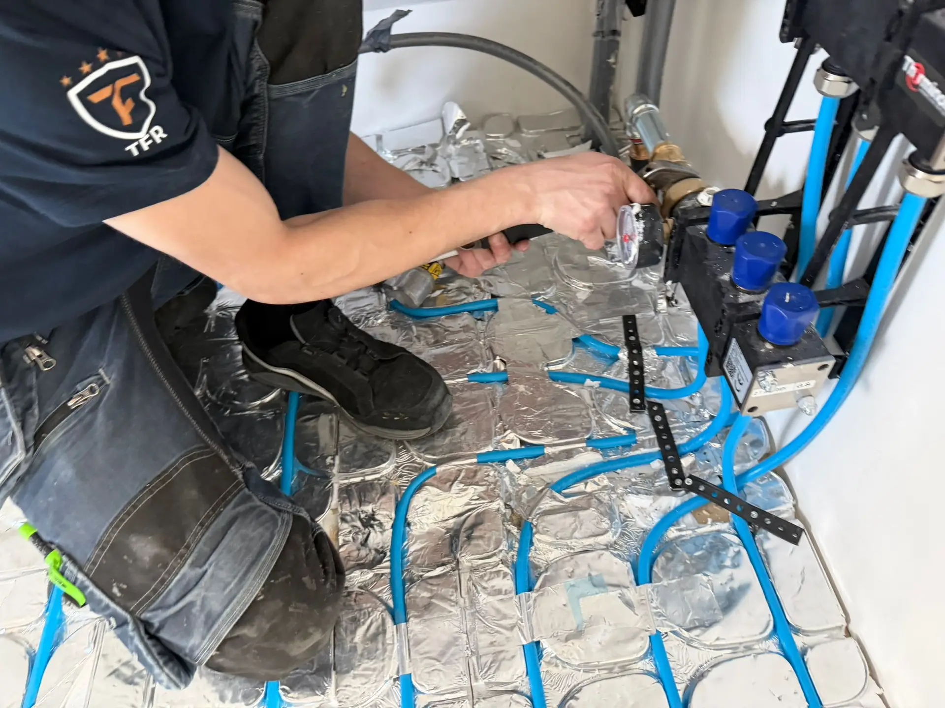 Vakman aan het werk op de bouwplaats